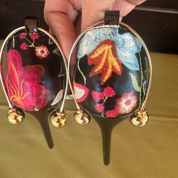 Black and Red High Heeled Sandals with Stiletto Design and Geometric Pat… - Picture 6 of 12